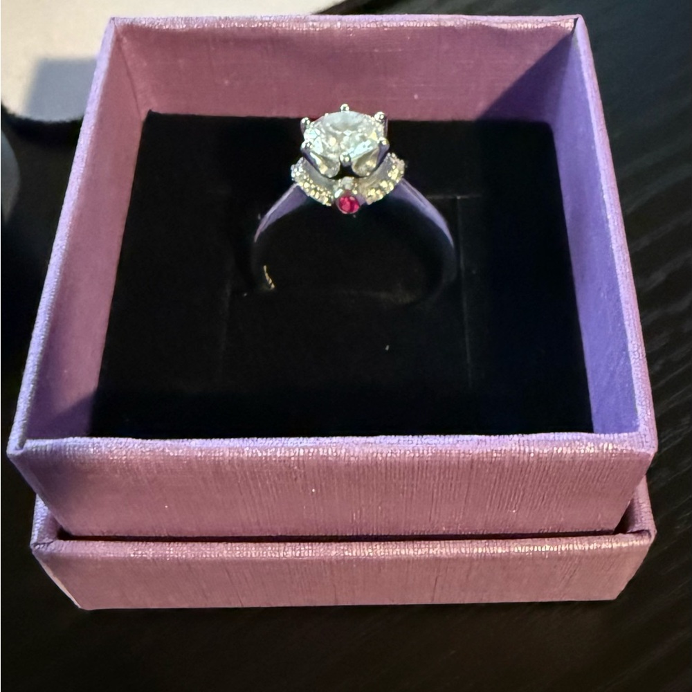 Stunning Silver and Red Gemstone Ring